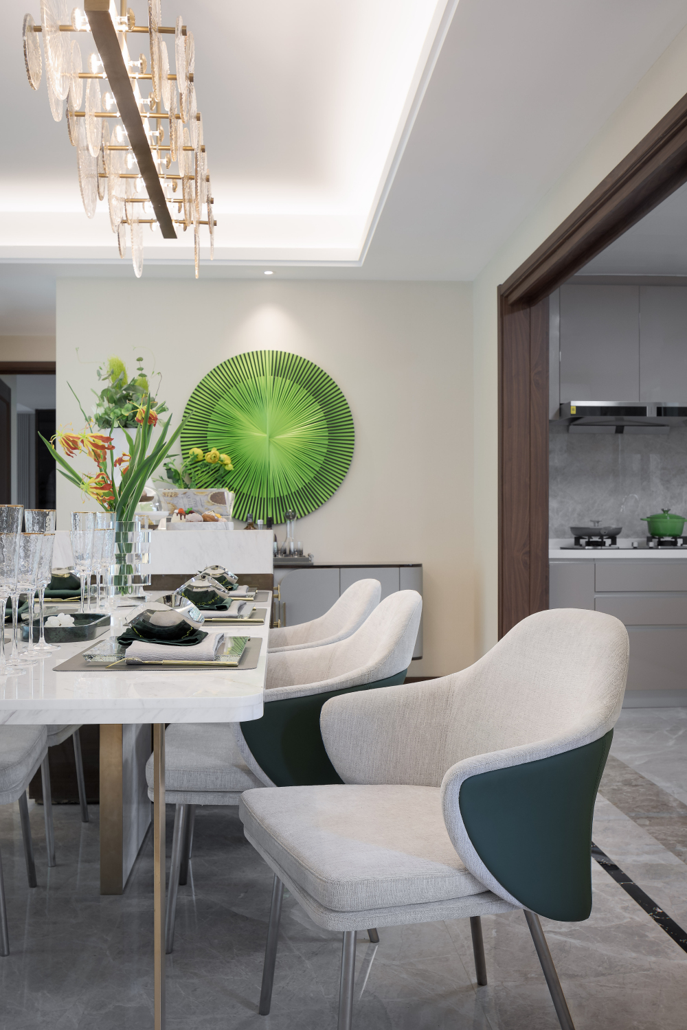 现代轻奢风格室内设计家装案例-餐厅餐桌 现代轻奢风格室内设计家装案例-餐厅餐桌